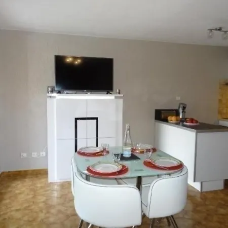 Hyères, 2 Pièces, 4 Personnes - Fr-1-335-58 Hyères